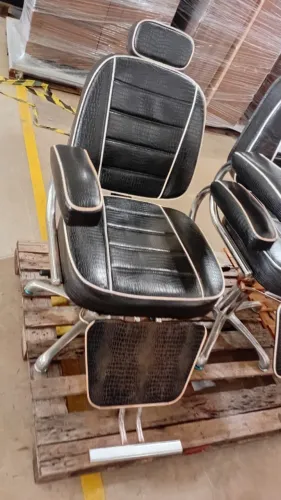 Cadeira De Barbeiro E Salão Reclinável Preto - Importway R$1000,00