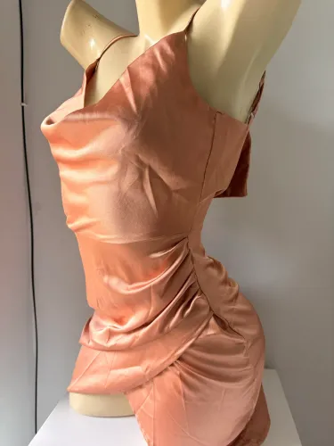 vestido curto cetim salmão M