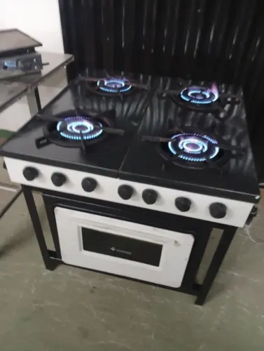 Fogão industrial 4 bocas + Forno - marca Venâncio