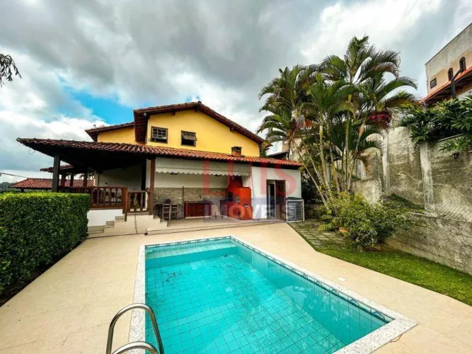 Casa com 4 dormitórios à venda, 300 m² por R$ 770.000,00 - Pendotiba - Niterói/RJ