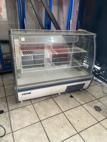 Balcão Expositor Refrigerador Pra Bolo 220V 1.26MT Gelopar Vidro curvado