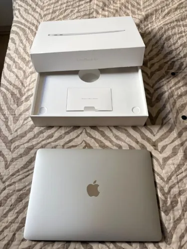 MacBook Air M1 2020 - Impecável | 8GB RAM | Bateria 97% | Com Caixa e Acessórios