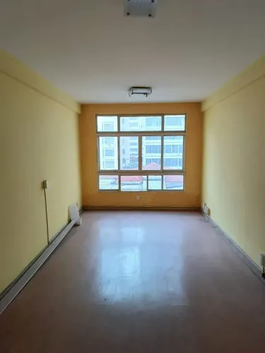 Sala comercial em andar alto***