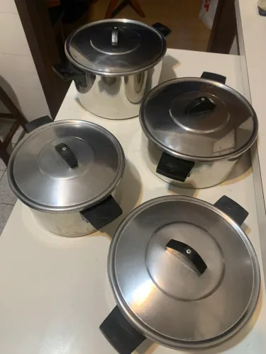 4 panelas de inox, com tampa 