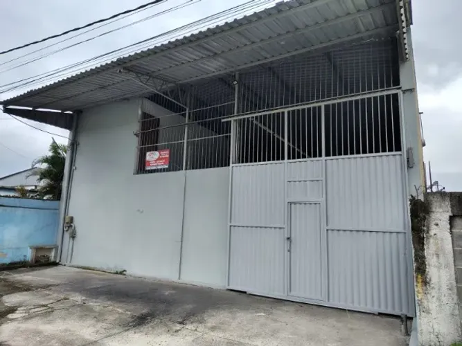 Alugamos em Seropédica excelente galpão de 340m² com 06 m de pé direito em toda extensão