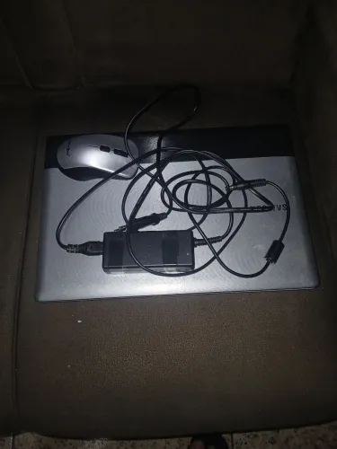 Notebook Usado com Mouse via Bluetooth