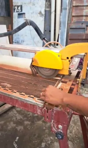 Ferramenta para corta piso cerâmica e porcelanato 