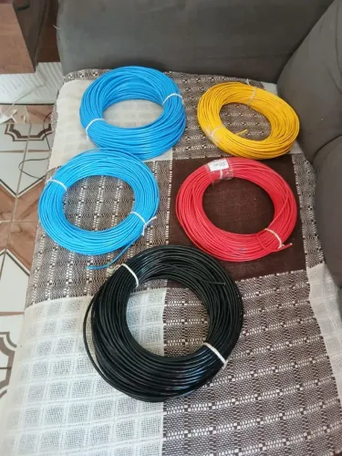 VENDO FIOS ELÉTRICOS NUNCA USADOS 50 METROS CADA!