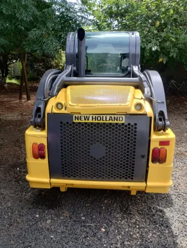Vendo ou Troco Mini carregadeira New Holland