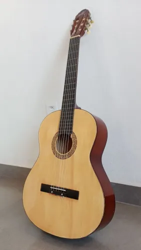 VENDO VIOLÃO, COM DEFEITO ( DISPOTO A NEGOCIAR)