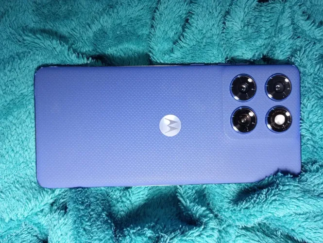 Celular Edge 60