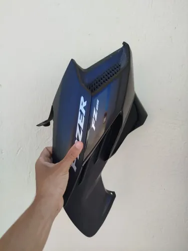 Aba da FAZER 250 modelo 2023 , lado direito.