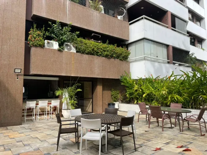 APARTAMENTO 4 QUARTOS (2 SUÍTES) Na Pituba