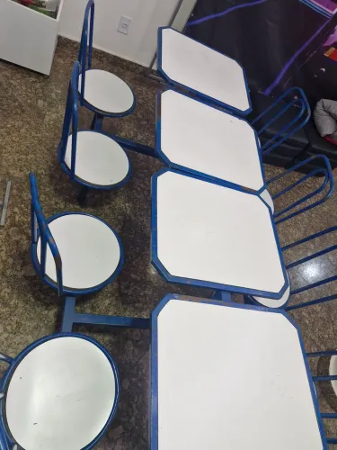 Cadeira e mesa refeitório