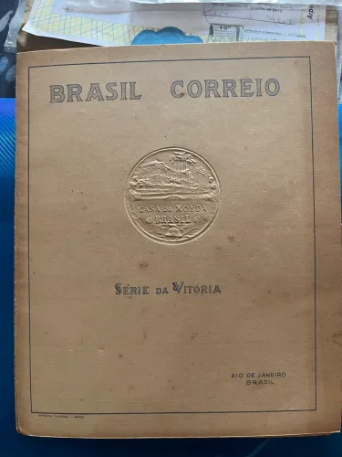 Pasta Filatélica Antiga Selos Brasil Correio - Série Da Vitória (1945) - Casa Da Moeda