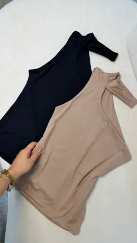 Blusa Assimétrica Feminina Premium - Loja @use.yzza