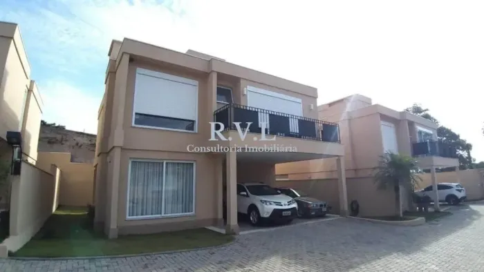 Casa em condomínio de alto padrão em Atibaia-SP: 4 suítes, 2 salas, 5 banheiros, 4 vagas d