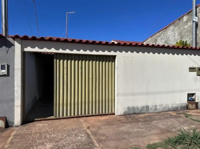 CASA Á VENDA NA ZONA SUL DE PVH