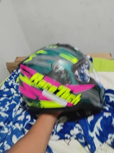 Capacete esportivo de moto super novo aceito cartão