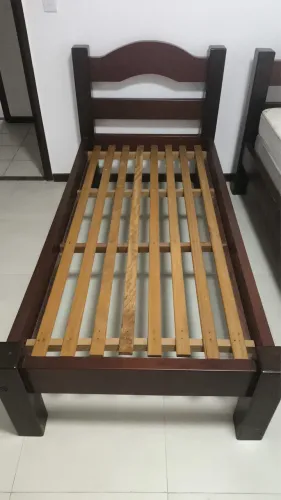 Cama solteiro em madeira maciça de massaranduba