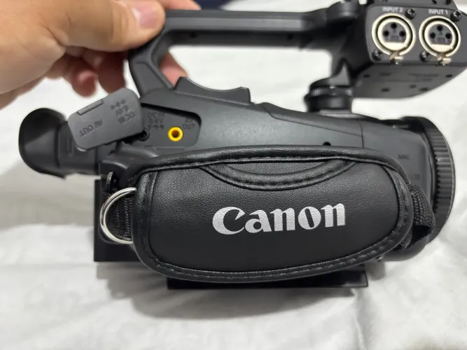 Filmadora canon XA11 - profissional Ultra compacta - nova sem uso