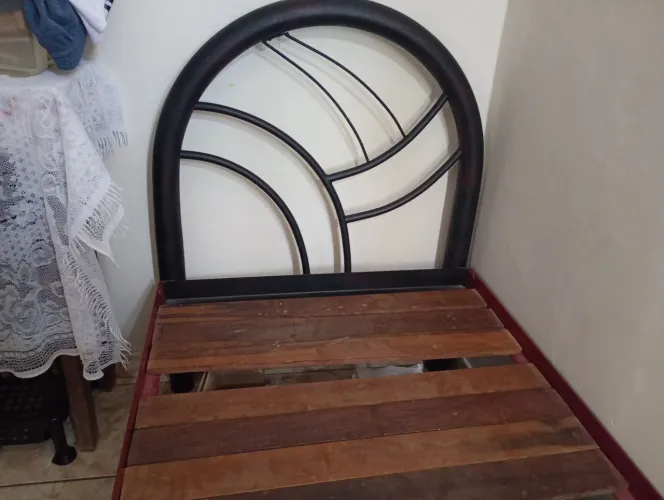 Cama de ferro retrô