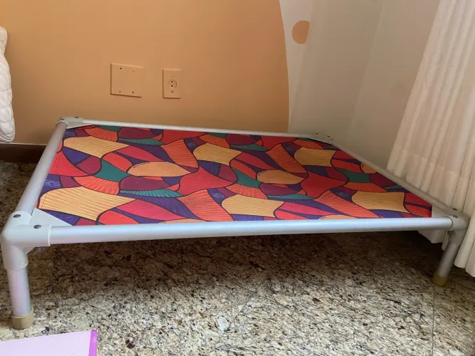 Cama para cachorro suspensa Zee Dog