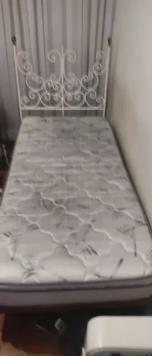 Cama de solteiro, madeira de Lei + colchão tudo top