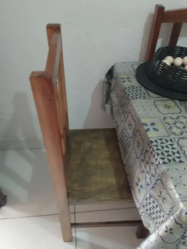 Cadeiras de madeira para pessoas acima do peso.