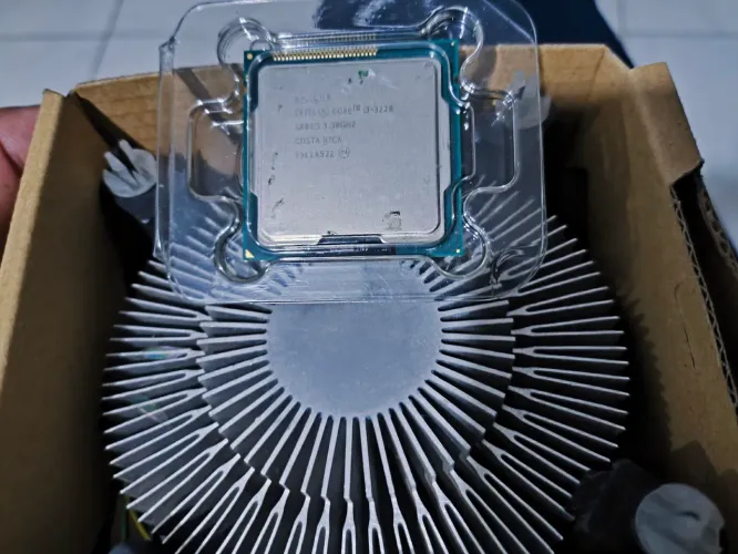 Processador e cooler Intel core ir na caixa