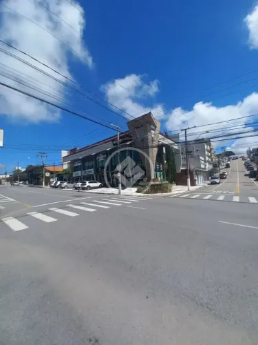 Sala para locação no lugar mais procurado da cidade, com lojas charmosas e cafés no térreo