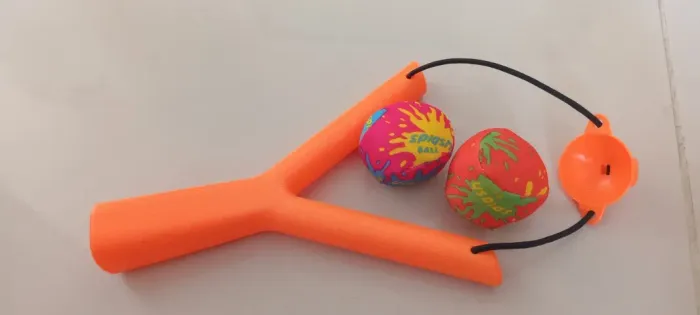 Estilingue com bola de pano