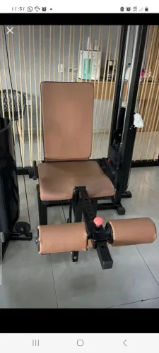 Máquina de Academia Reforce: 2 Conjugadas (Extensora e Flexora)