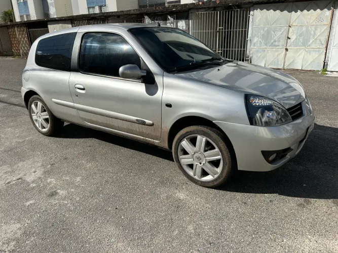 Renault Clio Hi-flex 1.0 16V 3P 2011