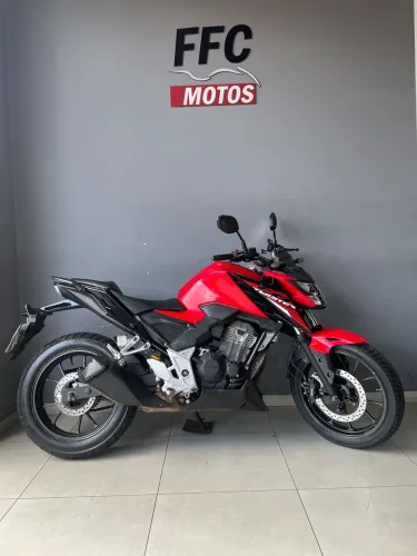 CB 300F ano 2023 IPVA 2026 pago Faço Financiamento