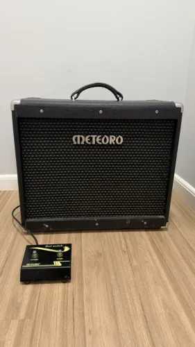 Amplificador Valvulado Meteoro Dynamic Mgv30 30w Com Footswitch (Usado)