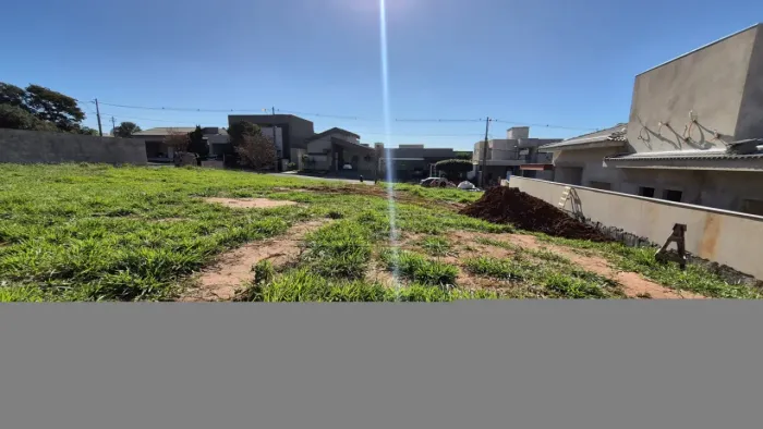 Terreno à venda no condomínio Villa Lobos, parte alta