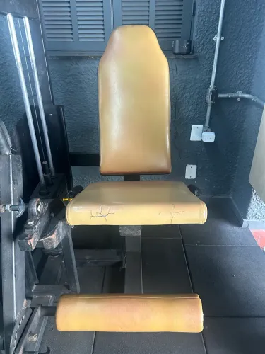 Vendo cadeira extensora · R$ 4.000,00