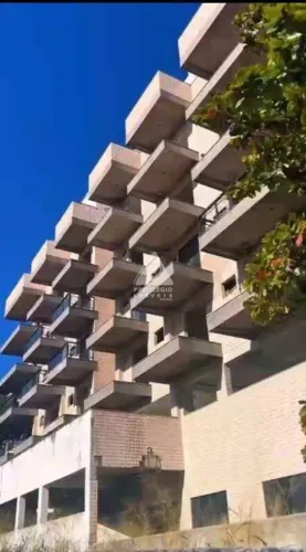 Oportunidade Única para Investidores: Prédio Inteiro na Quadra da Praia do Forte, Cabo Fri