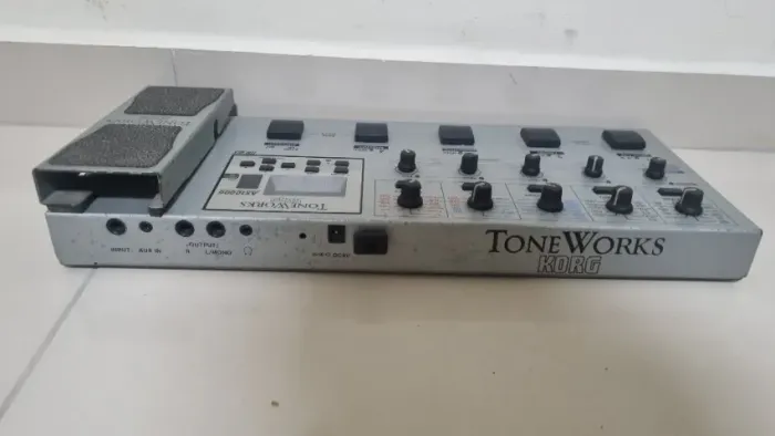 Korg AX 1000