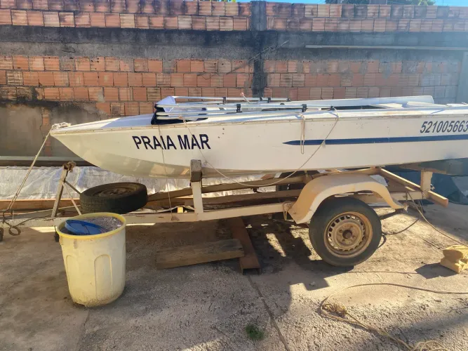 Vendo casco de lancha pra 4 pessoas 