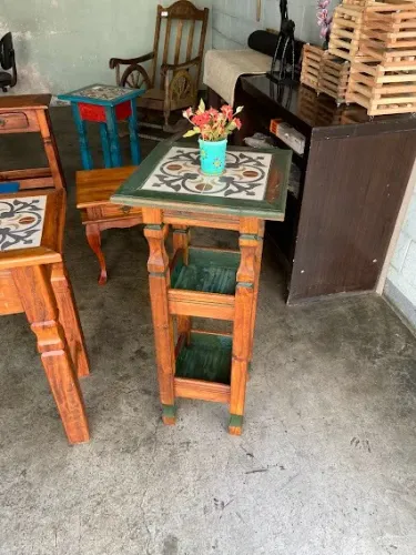 Mesa auxiliar fruteira rustica em madeira maciça com cerâmica