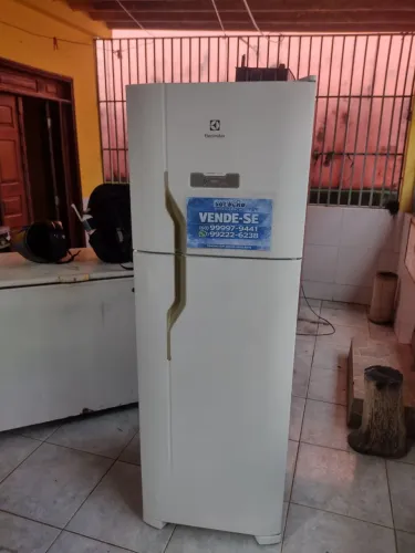 Trabalhamos com conserto de geladeira freezer bebedouro máquina de lavar e ar condicionado
