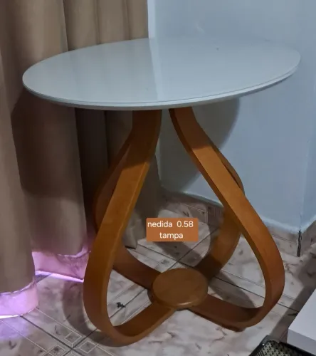 Mesa de centro Valor 300 Reais.