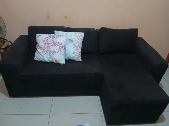 Sofá com chaise