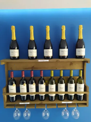 Prateleira para Vinhos com Suporte para Taças (Usada)