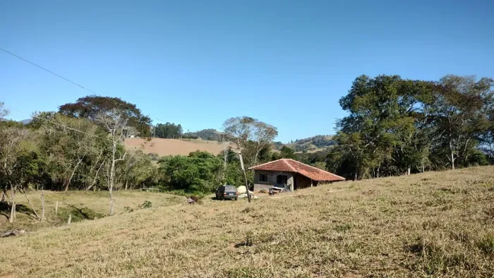 Vende-se uma Chácara com casa  documentação em dia