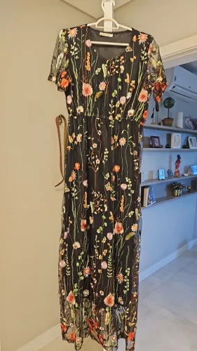 Vestido longo bordado M preto com flores