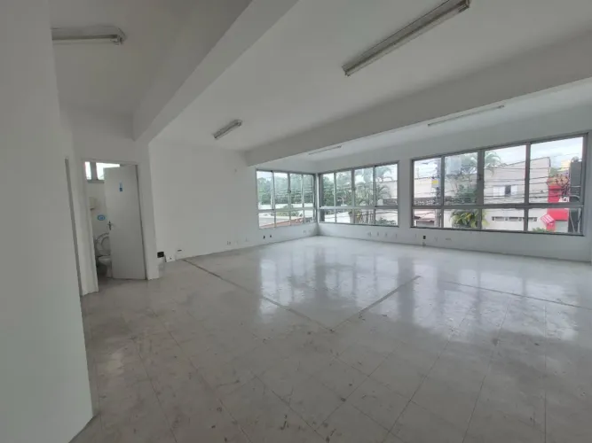 Prédio Comercial à Venda em Vila Yara, Osasco - Oportunidade!