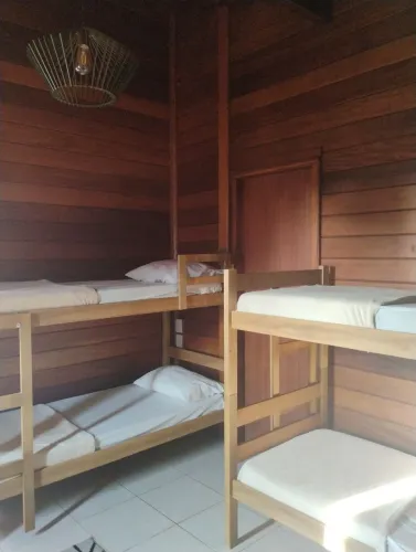 2 beliches com 4 colchões